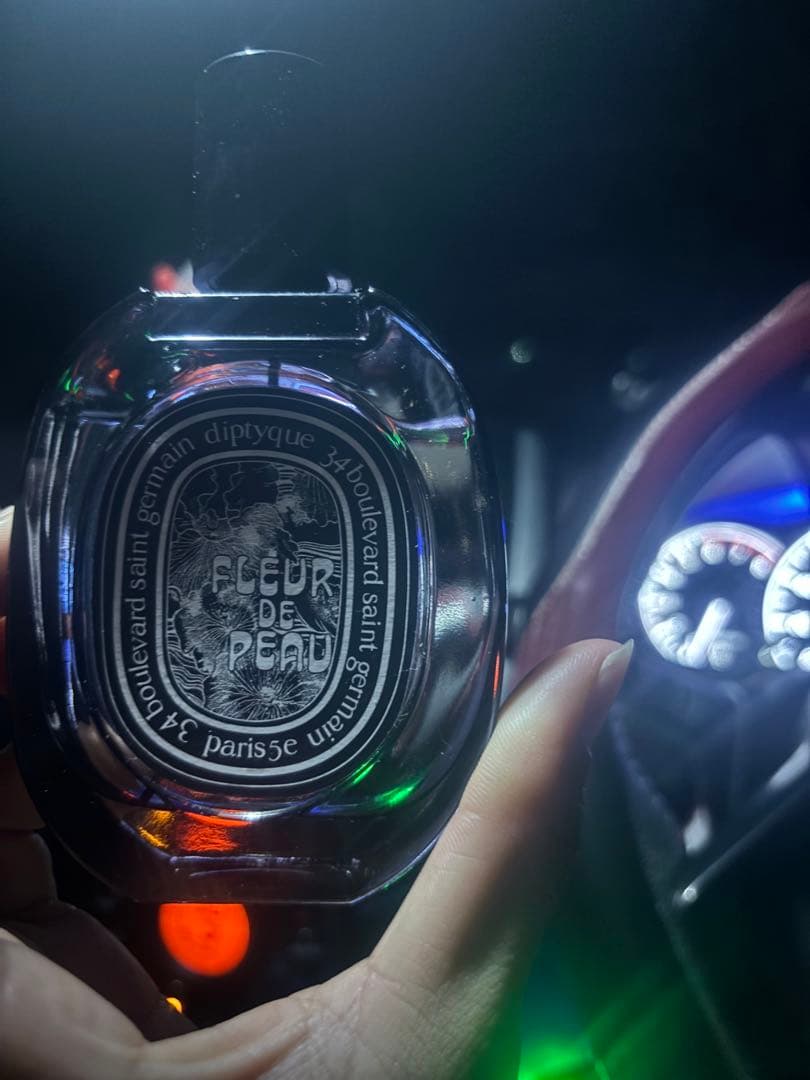 diptyque FLEUR DE PEAU ユニセックス香水