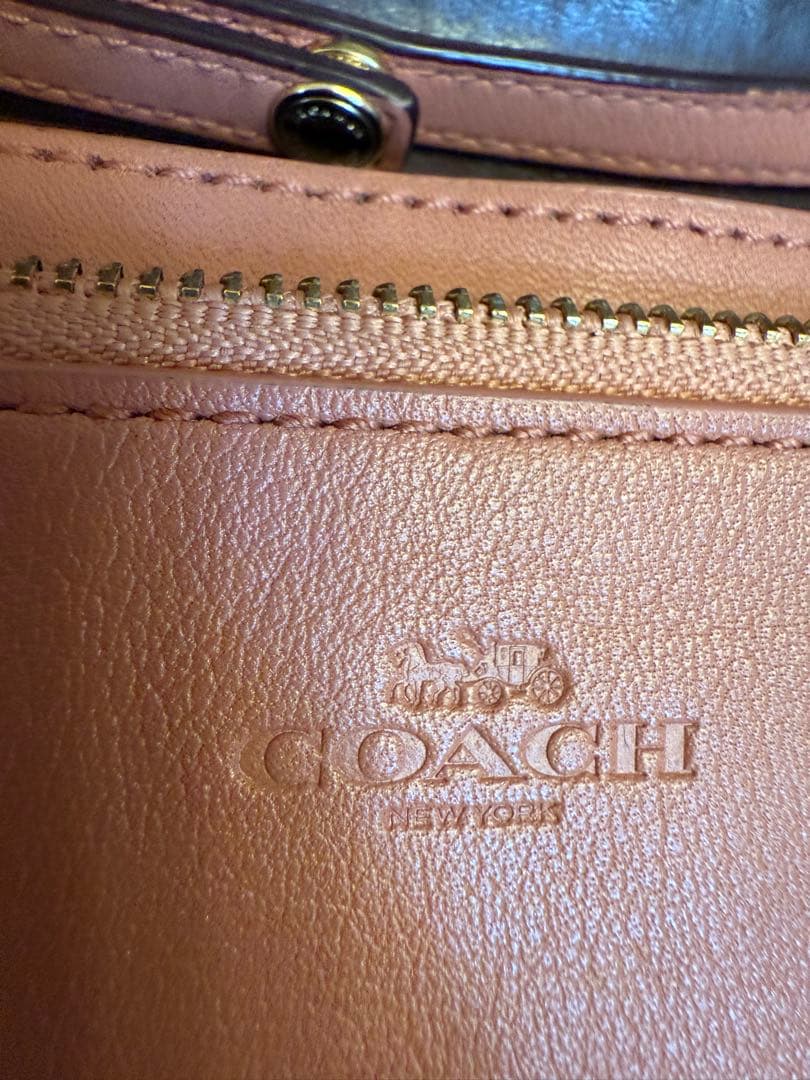 コーチ　COACH お財布ケータイ　斜め掛け　ピンクベージュ