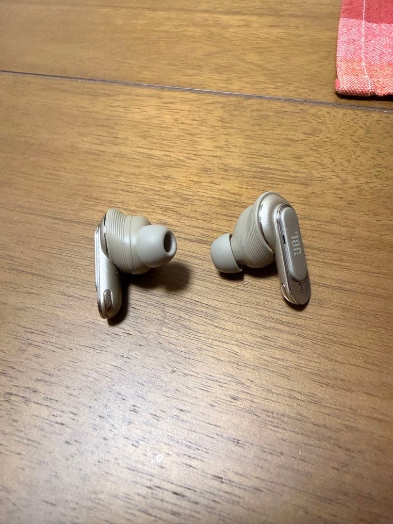 JBL TOUR PRO 2ワイヤレスイヤホン シルバー