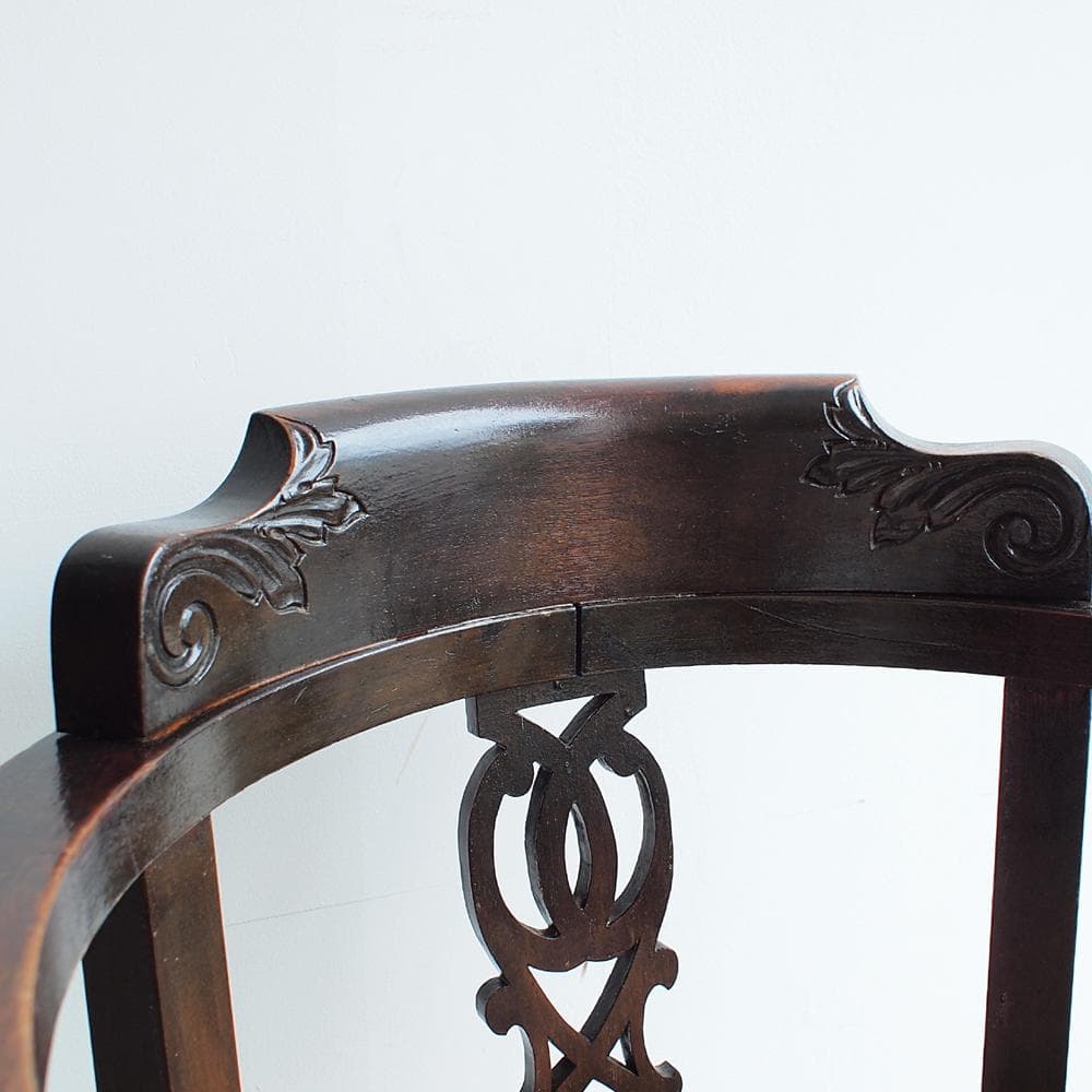 アンティーク アームチェア A 猫脚 鋲 透かし彫り 彫刻 マホガニー材