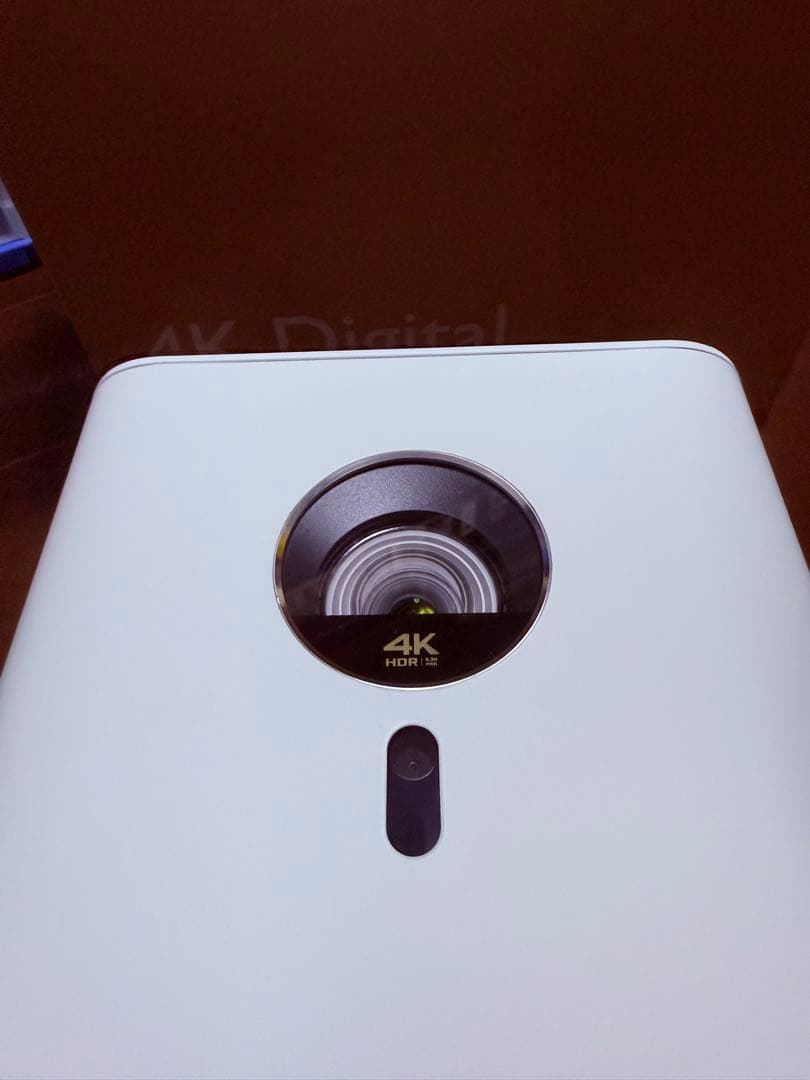 BenQ GK100 DLP 4K UHD 短焦点 プロジェクター