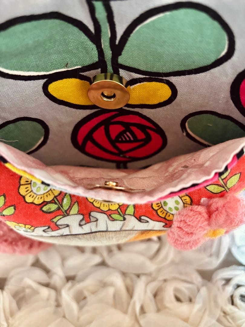 専用ページ❤️コヤンイサムチョン　薔薇柄のピンクフェイクレザーのころりんバッグ