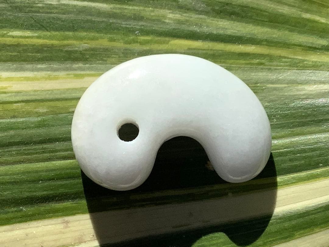 ✳霊神　神からの縁起物　糸魚川翡翠ジェダイト勾玉　本物をお身近に　機械鑑定鑑別付