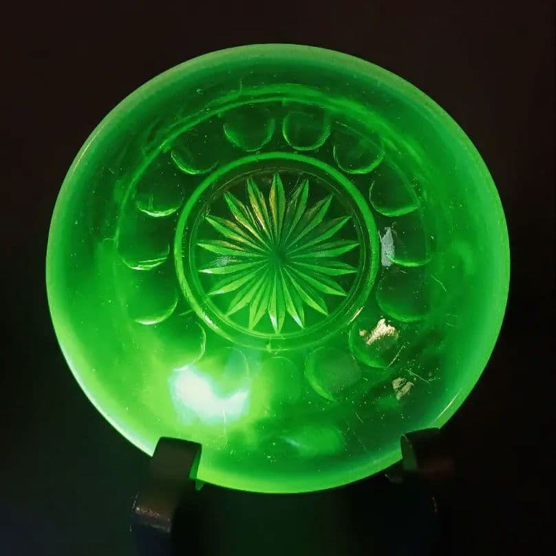 【希少】ウランガラス　乳白色　ガラスボウル　3枚　明治ガラス　大正ガラス