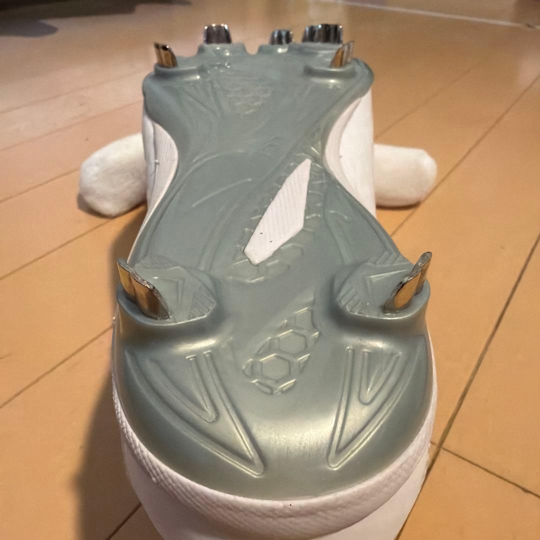 ZETTホワイト スパイクシューズ