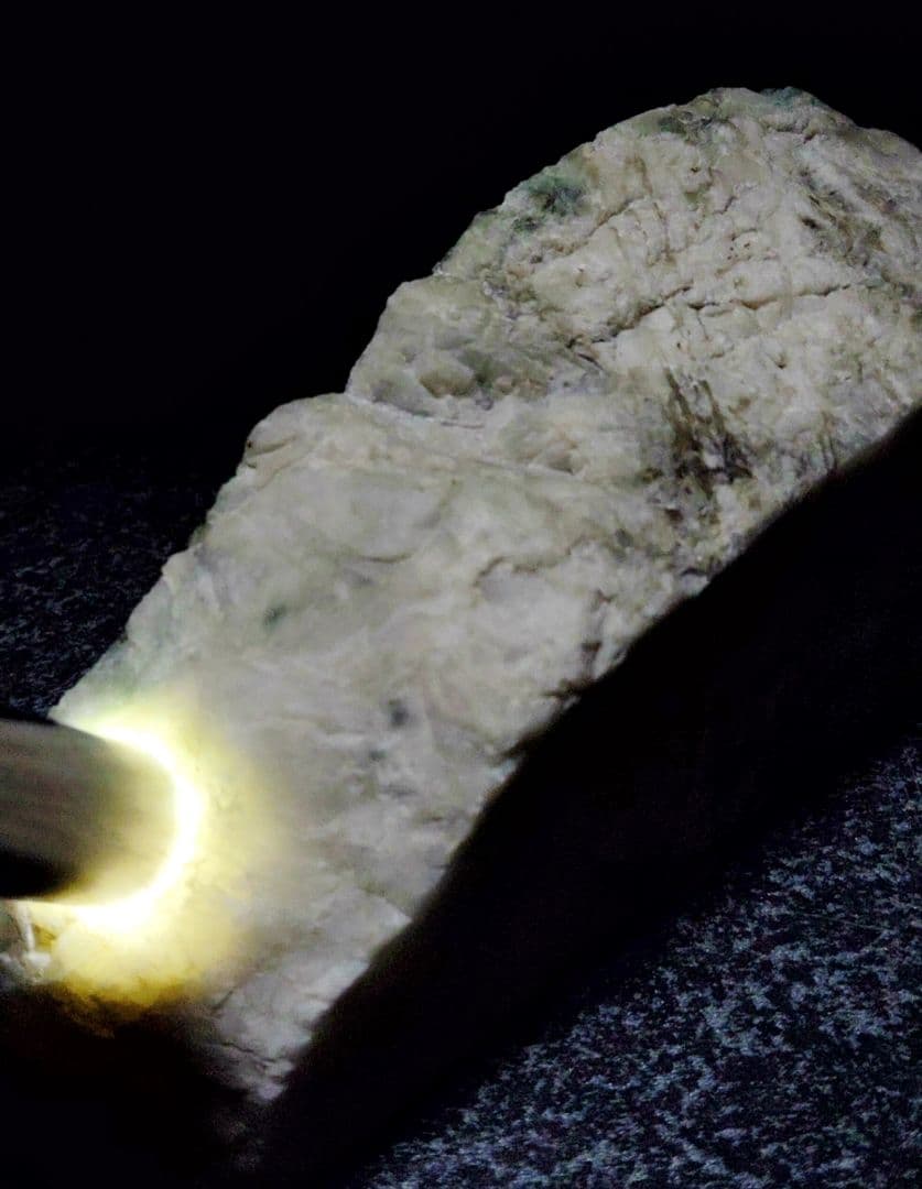 ★翡翠原石★糸魚川硬玉【小滝・切り出し・スライス394ｇ】