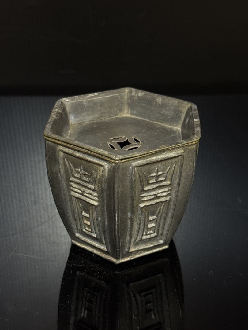 周君吉造 款 点同 古錫製 壽字文 銅覆輪 六角式 三足 建水 唐物 煎茶道具