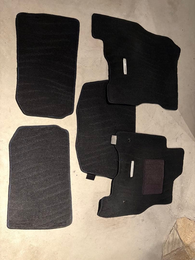 日産リーフ　ZE1 リヤアンダーボックス カーペット