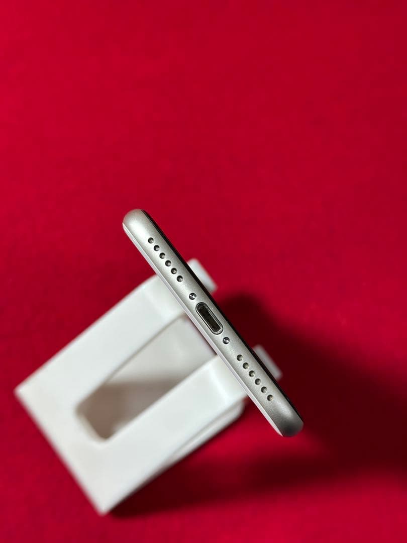 【5622】iPhone SE3第3世代スターライト 64GB simフリー