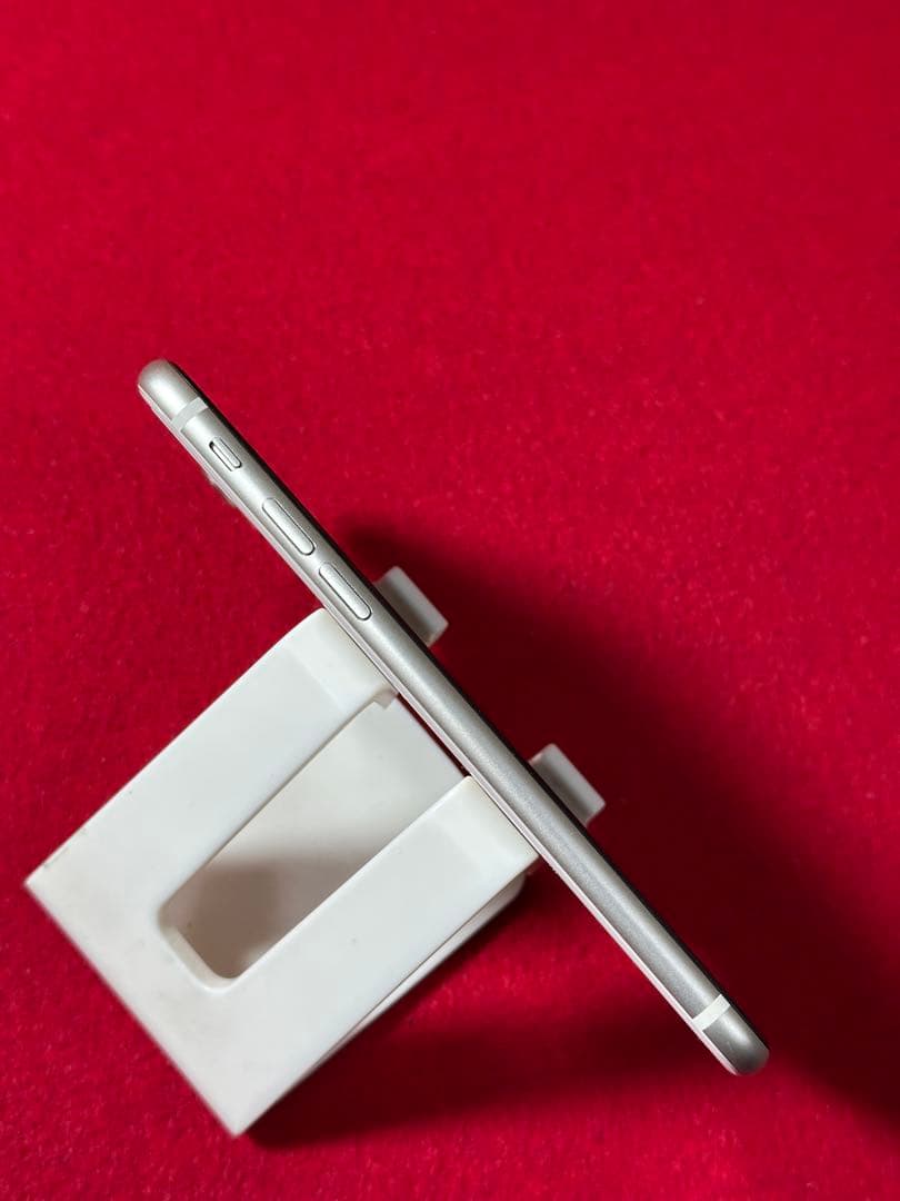 【5622】iPhone SE3第3世代スターライト 64GB simフリー