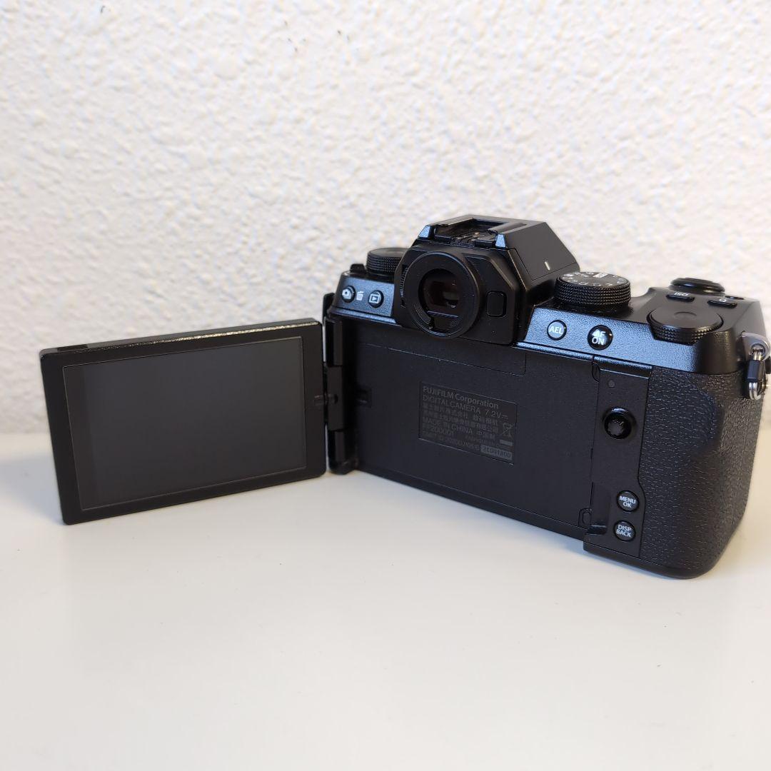 Fujifilm X-S10 ミラーレス一眼カメラ 本体と付属品