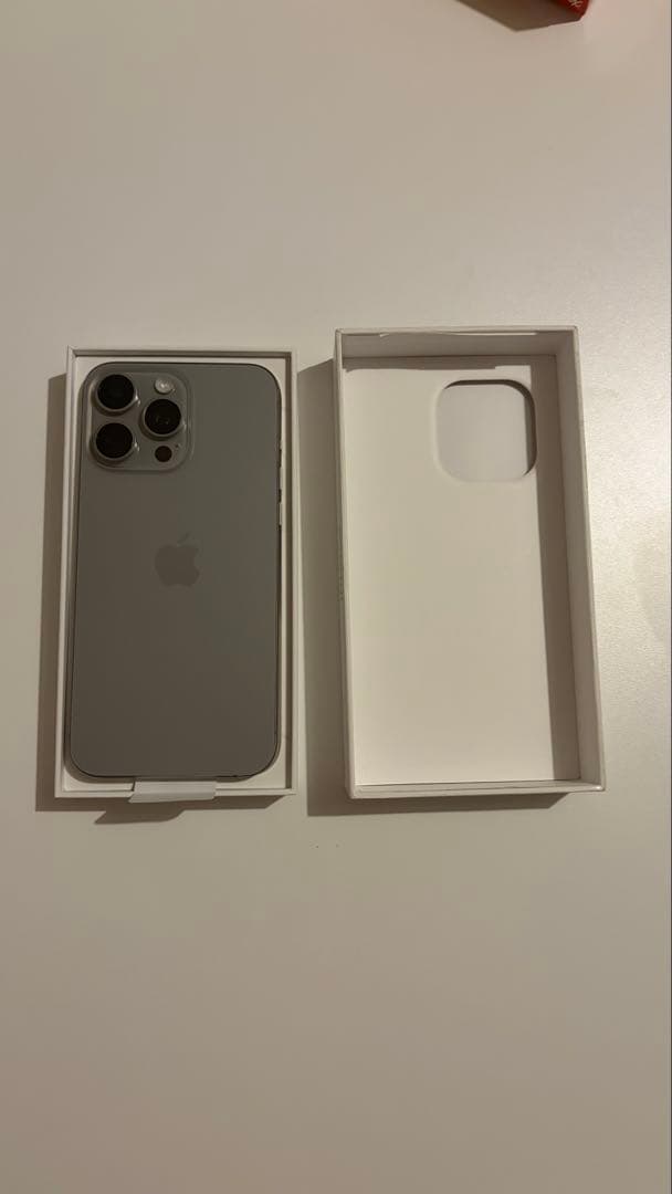 iPhone 15 Pro Max 256GB ナチュラルチタニウム 米国モデル