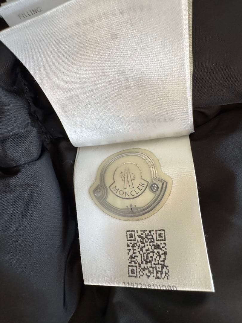 【最終お値下げ】MONCLER モンクラー ダウンジャケット 白ワッペン