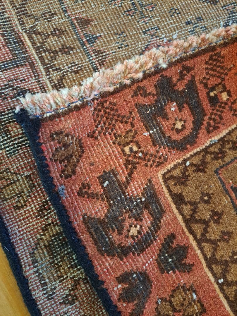 手織り絨毯　トライバルラグ　ヴィンテージラグ　ウール　カーペット　水差し
