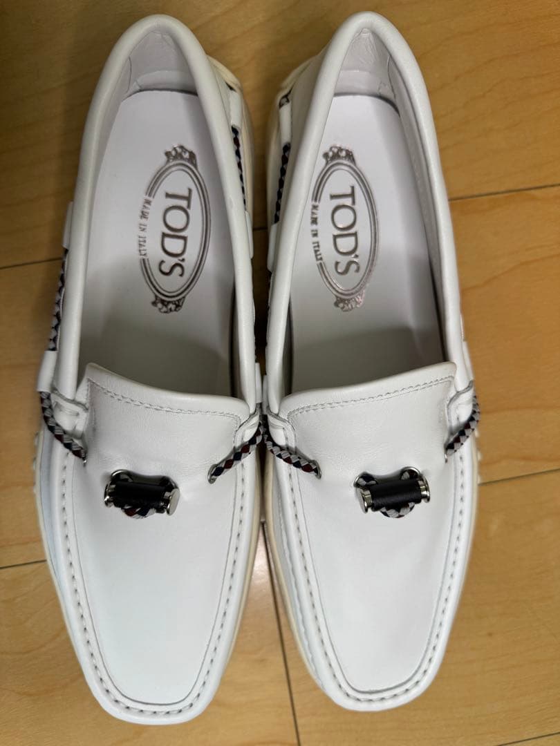 TOD'S トッズ　ホワイト モカシン　ドライビングシューズ