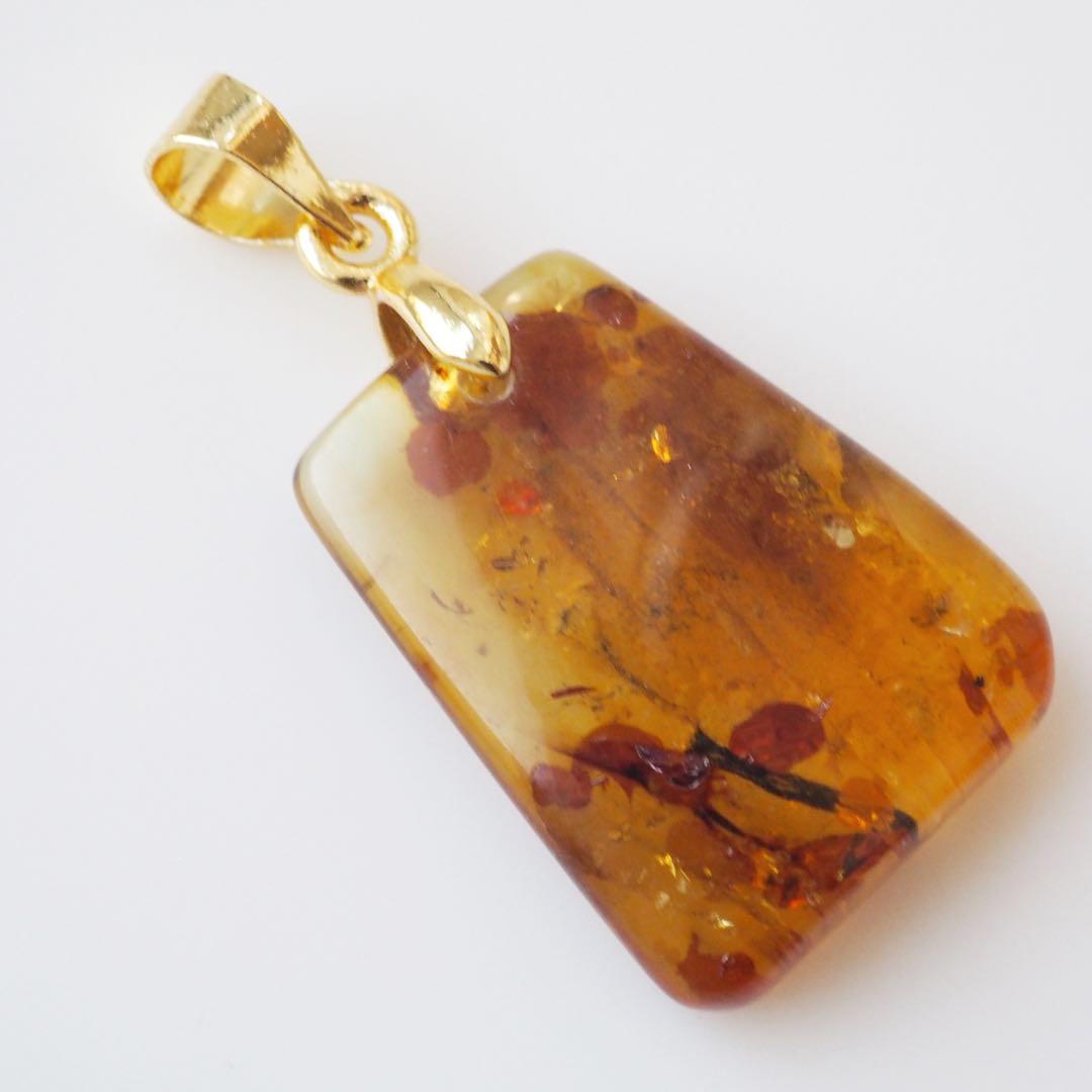 【Noel】希少色ティールブルー翡翠の大粒枠留めネックレストップ