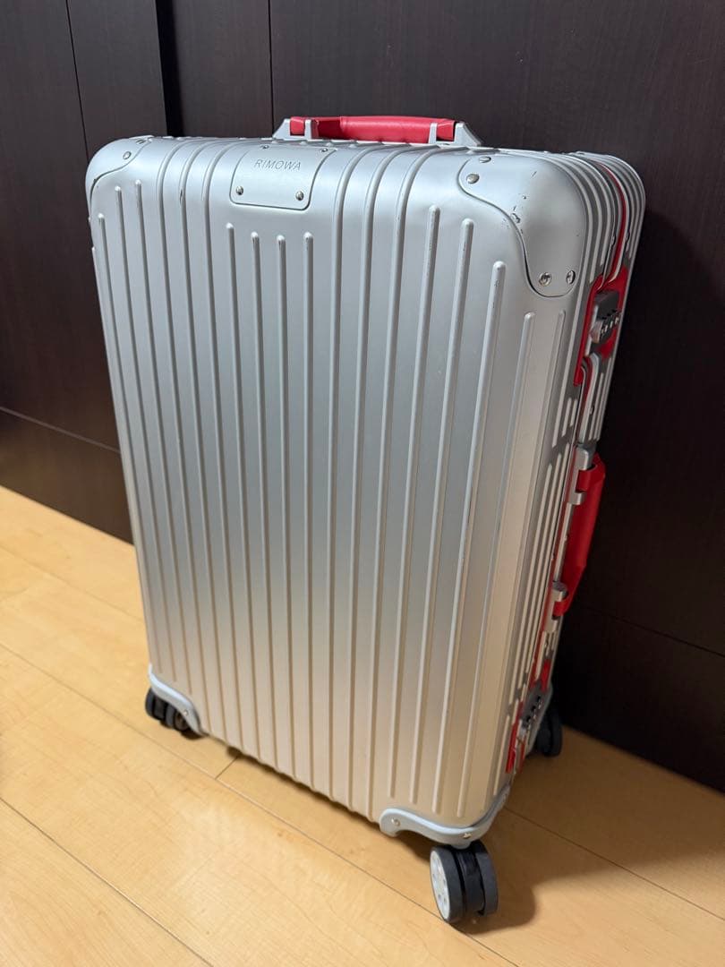 RIMOWA 類似シルバーキャリーケース 4輪