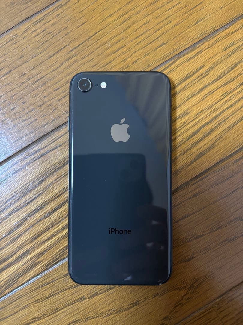 美品　お子様の初めてのスマホに！ iPhone 8 充電100%