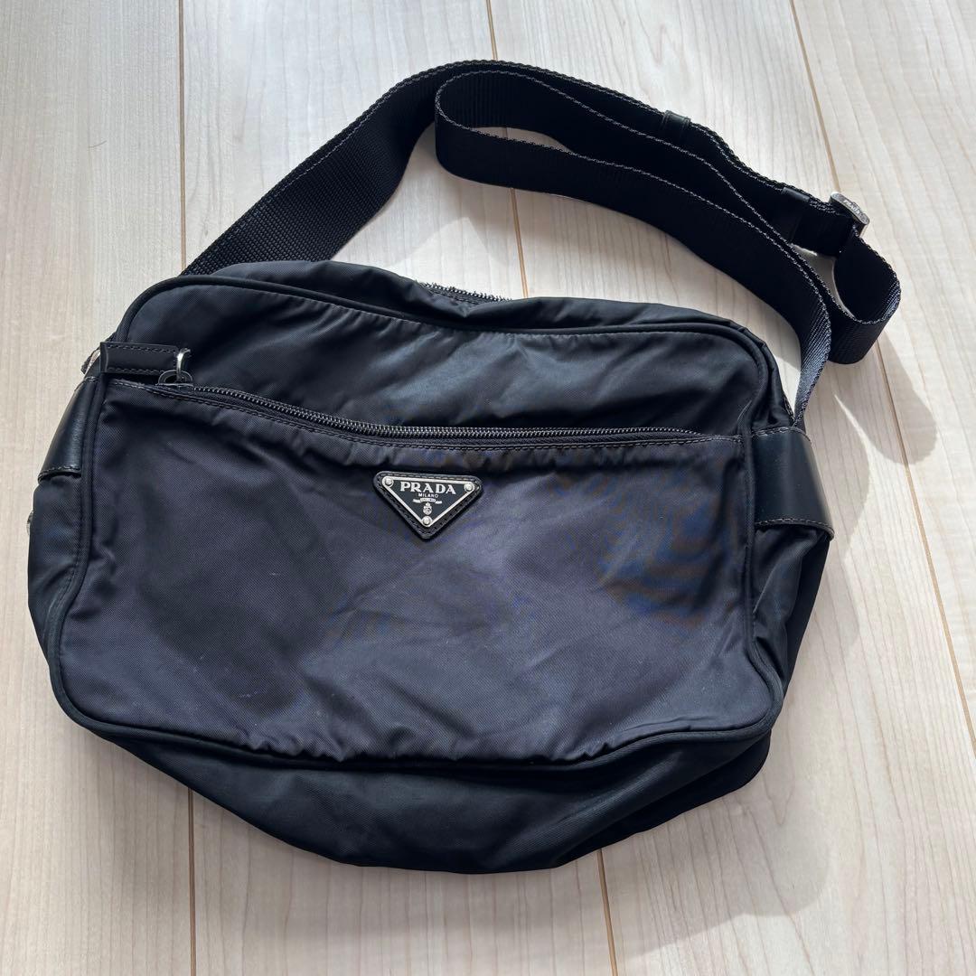 PRADA プラダ ナイロン ロゴプレート 三角プレート ショルダーバッグ