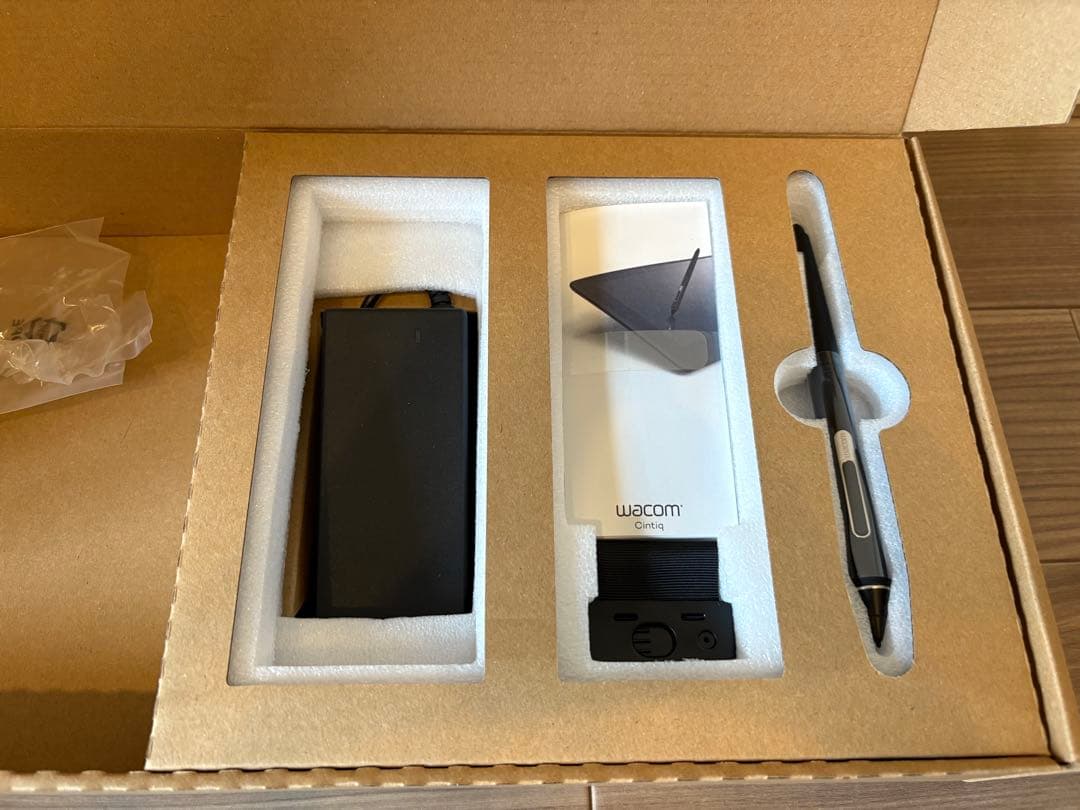 Wacom Cintiq 液晶ペンタブレット 本体　DTK-2260K1D