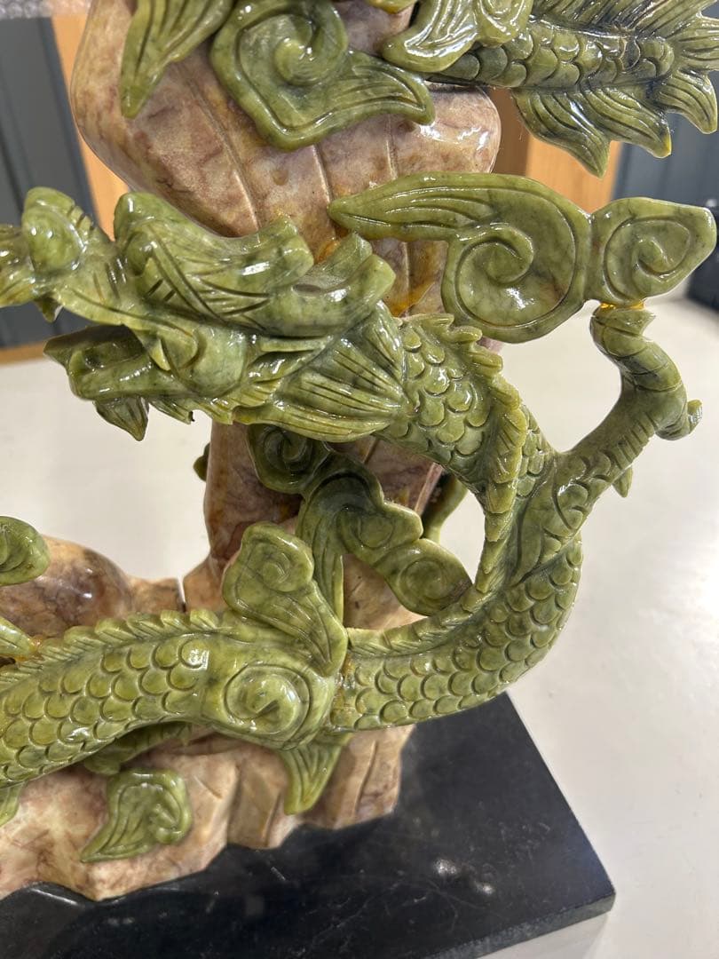 あ*し様 翡翠製ドラゴン彫刻置物