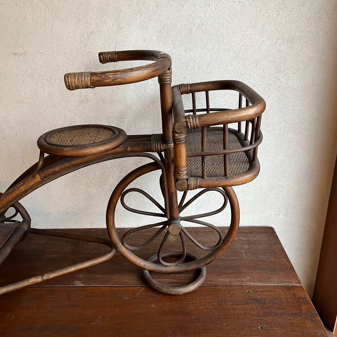 ラタンでできた三輪車　店舗什器 置物