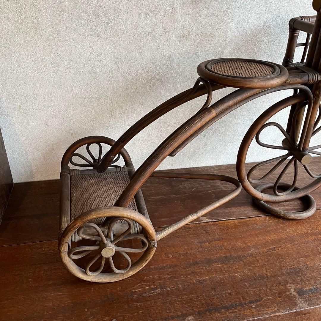 ラタンでできた三輪車　店舗什器 置物