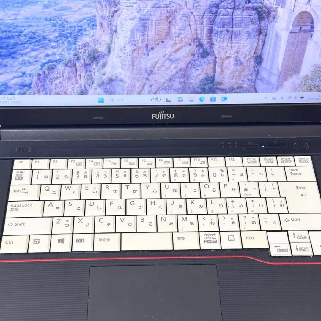 富士通 LIFEBOOK / Core i5 / SSD 128GB ブラック