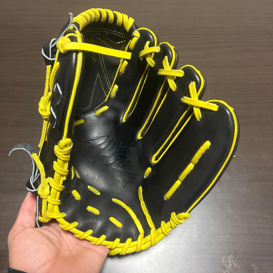 e*o様 ミズノ 軟式グローブ 黒/黄色