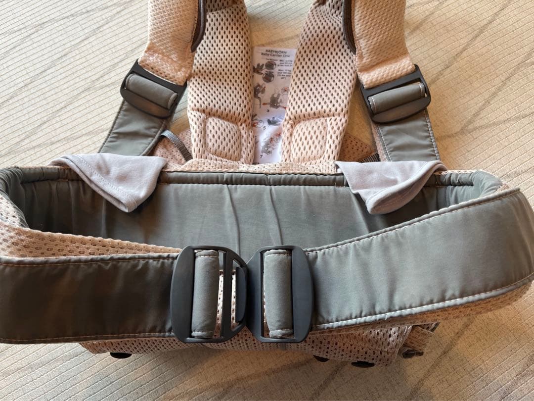 【美品】ベビービョルン 抱っこ紐 ONE KAI Air パーリーピンク