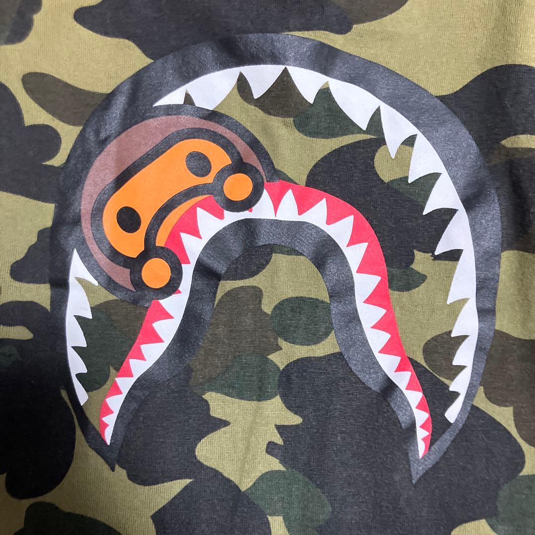 エイプ　迷彩柄 シャークデザインロンパース