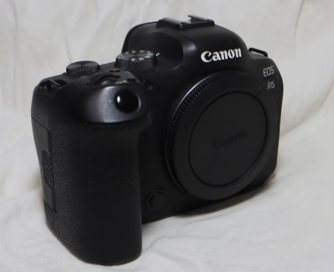 値下げCanon EOS R6 本体と付属品（バッテリは2個）　5600枚撮影