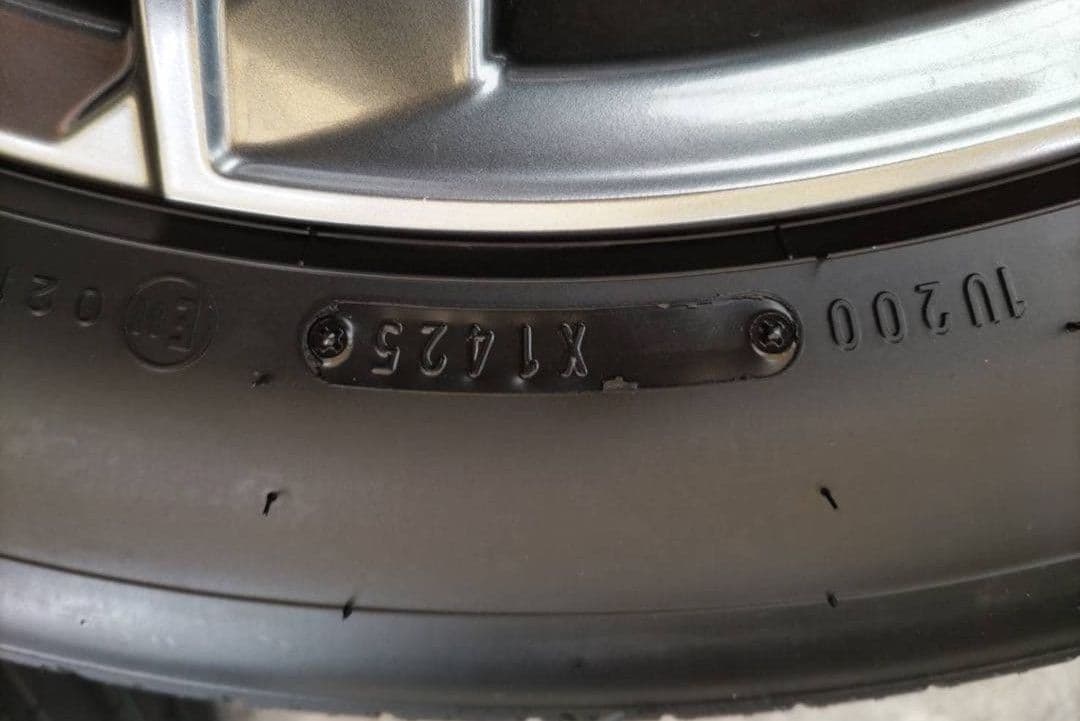 は*し様 レクサス　LBX　リラックス　純正18インチ　タイヤホイール　新車外し