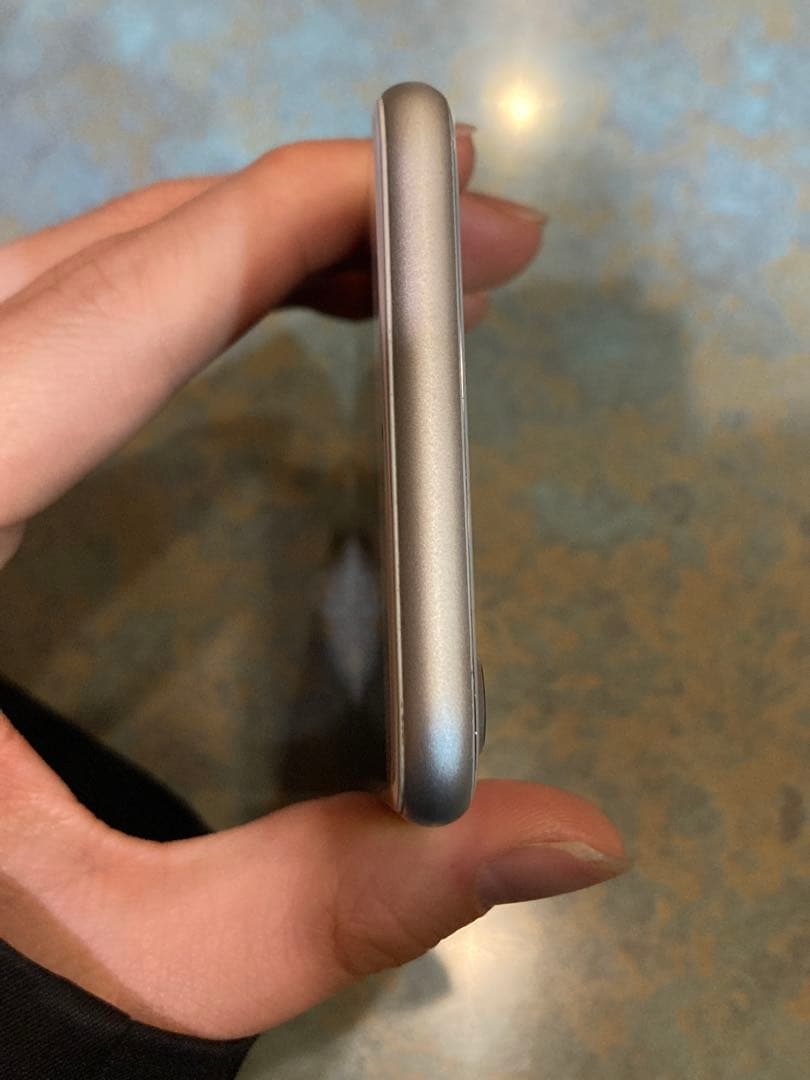 iPhone 8 64GB シルバー