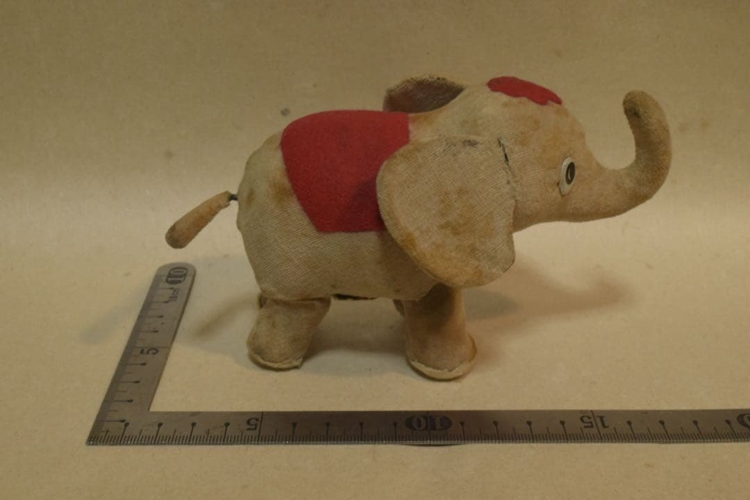ゼンマイ仕掛けの象