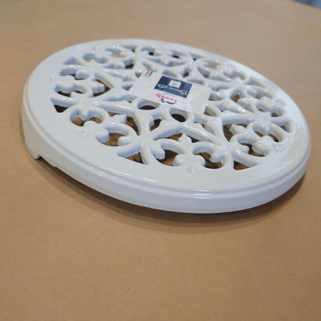 【新品未使用】激レア　WHITE　リリー トリベット STAUB