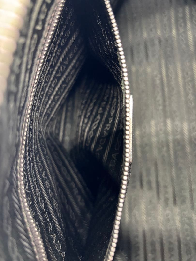 【ショッパー付】プラダ ハンドバッグ レザー 南京錠 ラウンドファスナー