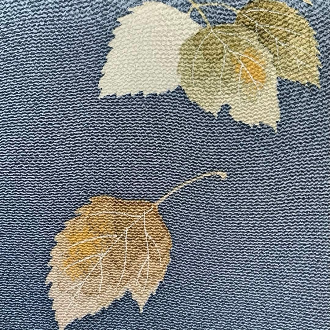 鬼しぼ縮緬　薄縹色に手描きの葉文　リメイク　胡桃皮ハンドルバッグ　浅型マチ広め