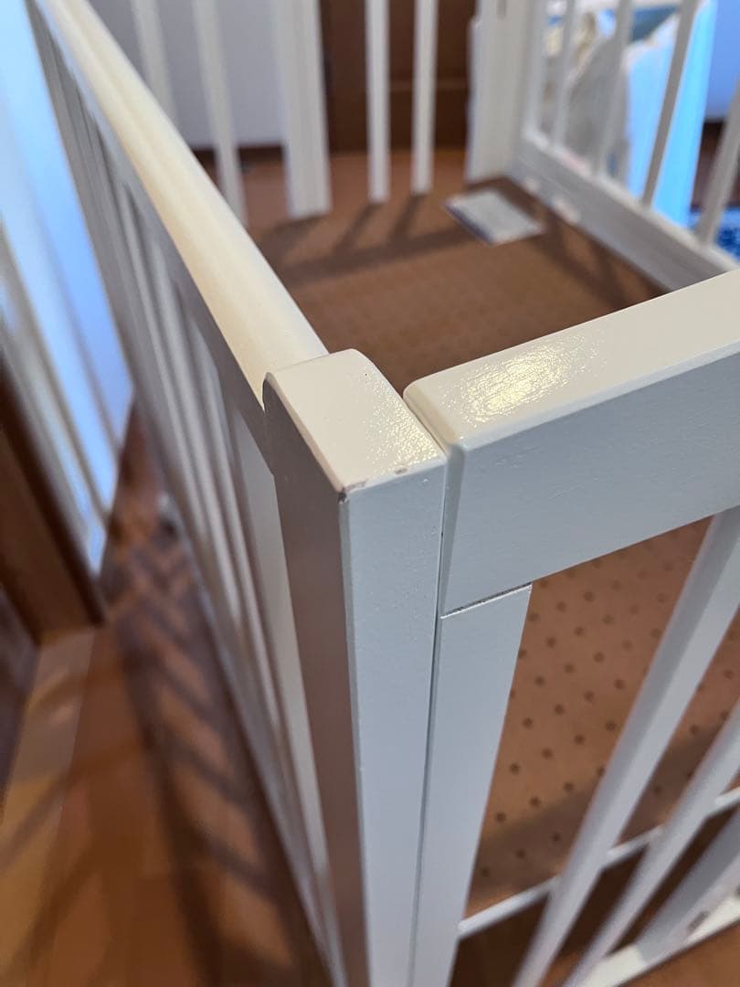 ホワイト木製ベビーベッド　カトージ　布団セット付き