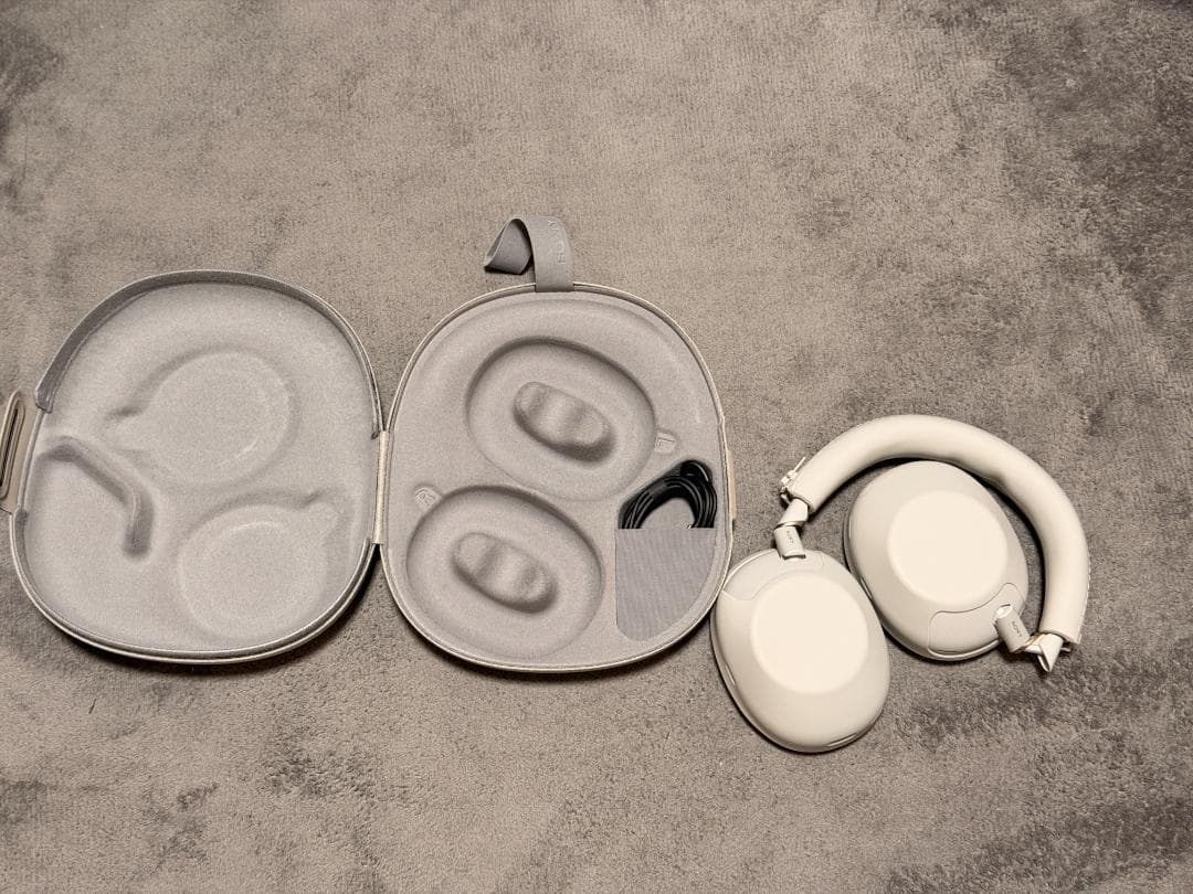 美品 SONY WH-1000XM6 プラチナシルバー 箱つき