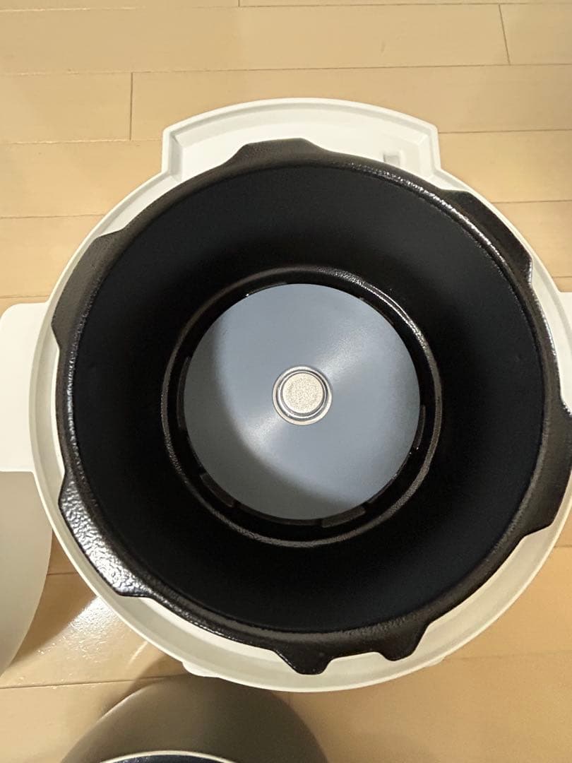 【ほぼ未使用】アイリスオーヤマ　電気圧力鍋　PC-MA3-W