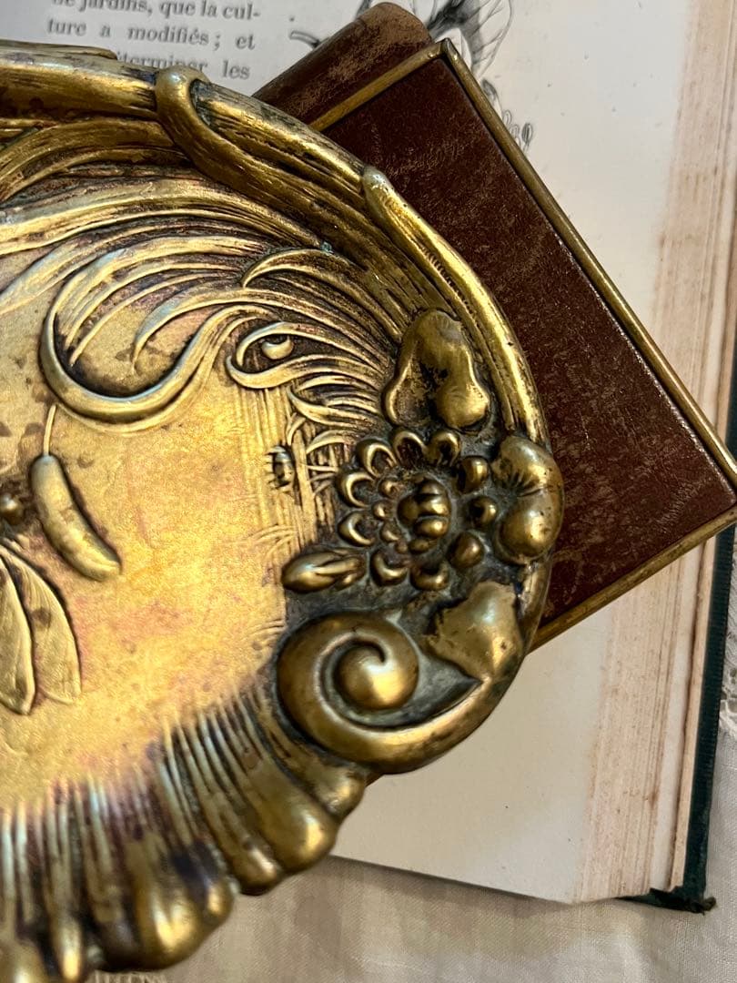 ◆フランスアンティーク｜真鍮ゴールドトレイ草花ボタニカルカルトン小皿彫刻金