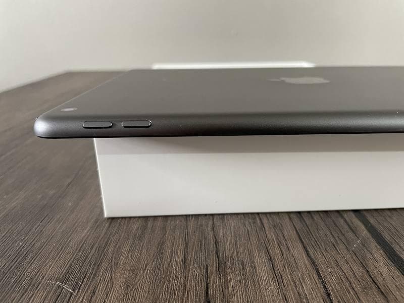 ⑤【美品】iPad Apple 第9世代　Wi-Fiモデル　64GB