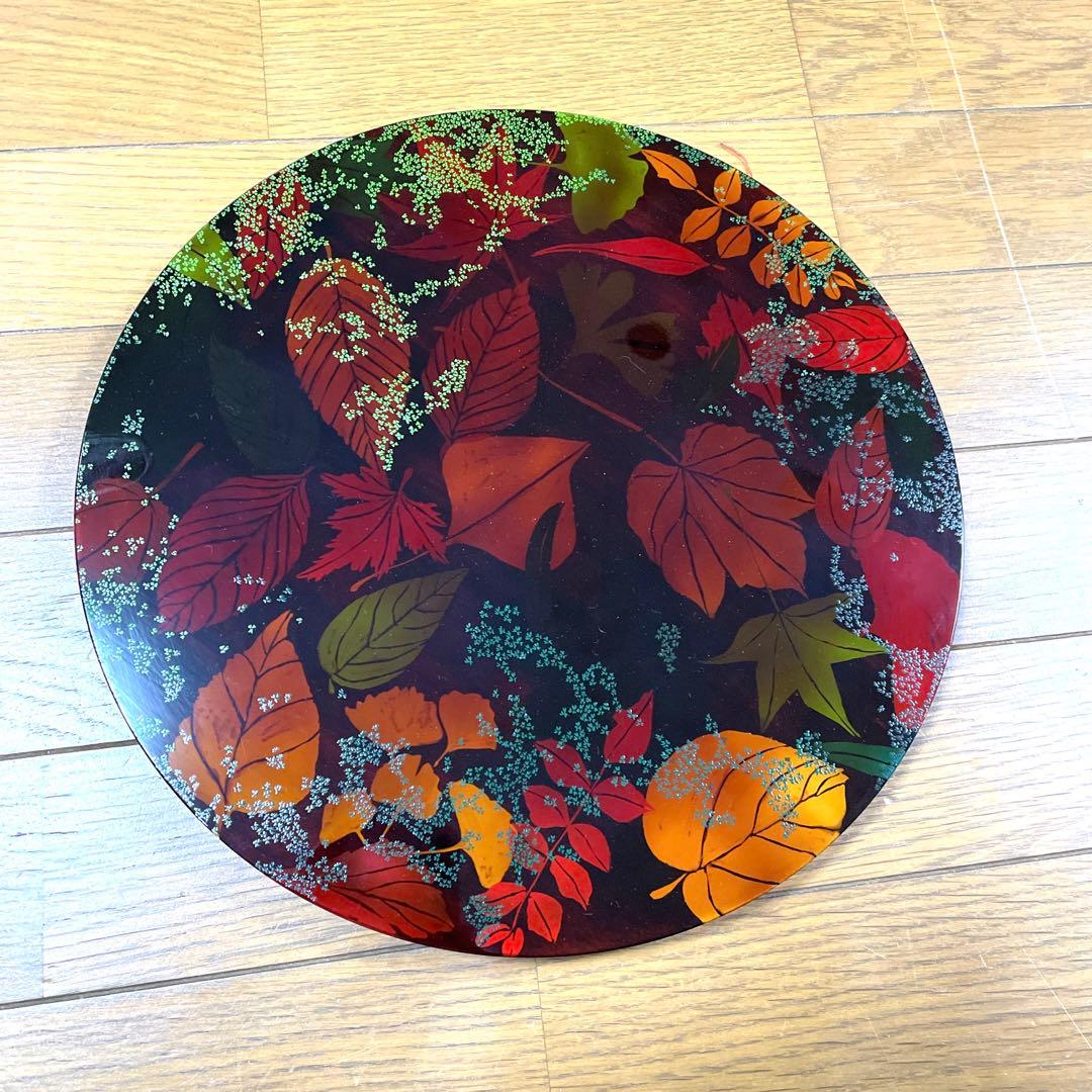 漆塗りのお盆　鮮やか❗️