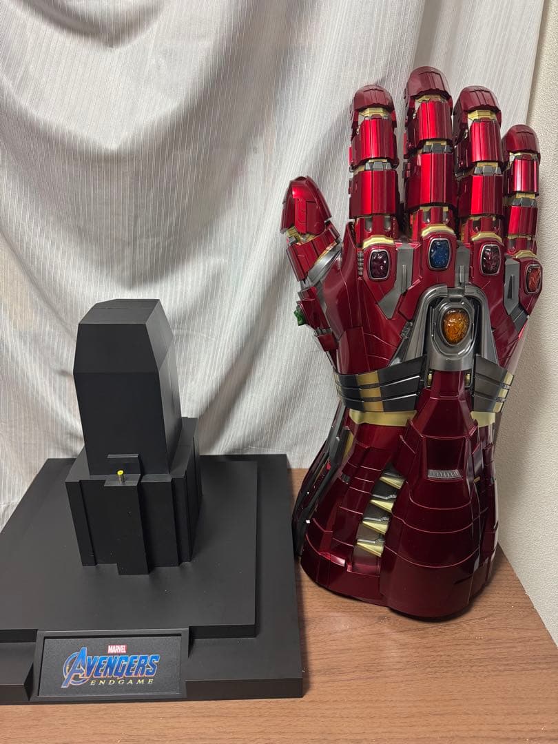 チ*ラ様 ホットトイズ　１／１スケールレプリカ　ナノ・ガントレット（ハルク版）