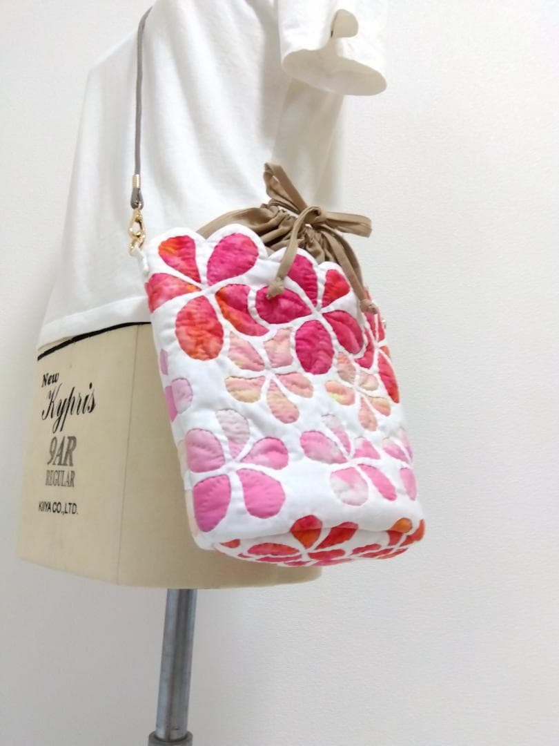 ハワイアンキルト　ハンドメイド　プルメリアショルダーバッグ