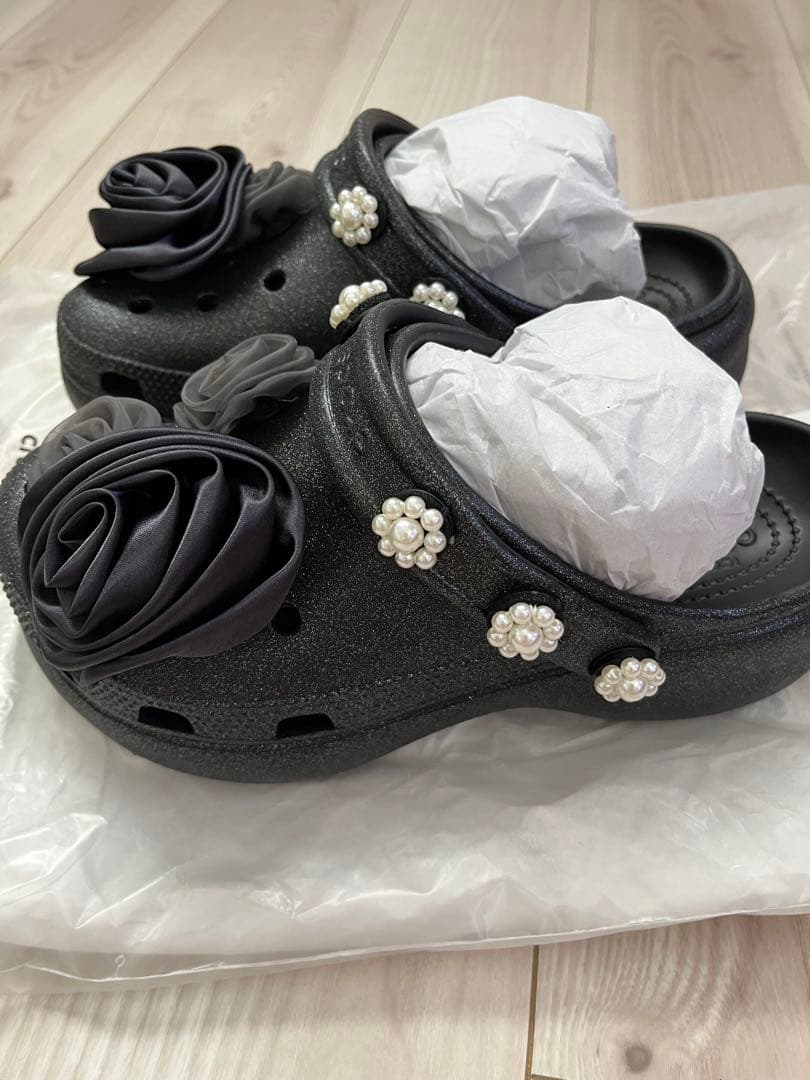 はる　UA別注】crocsクラシック プラットフォーム サンダル　24㎝