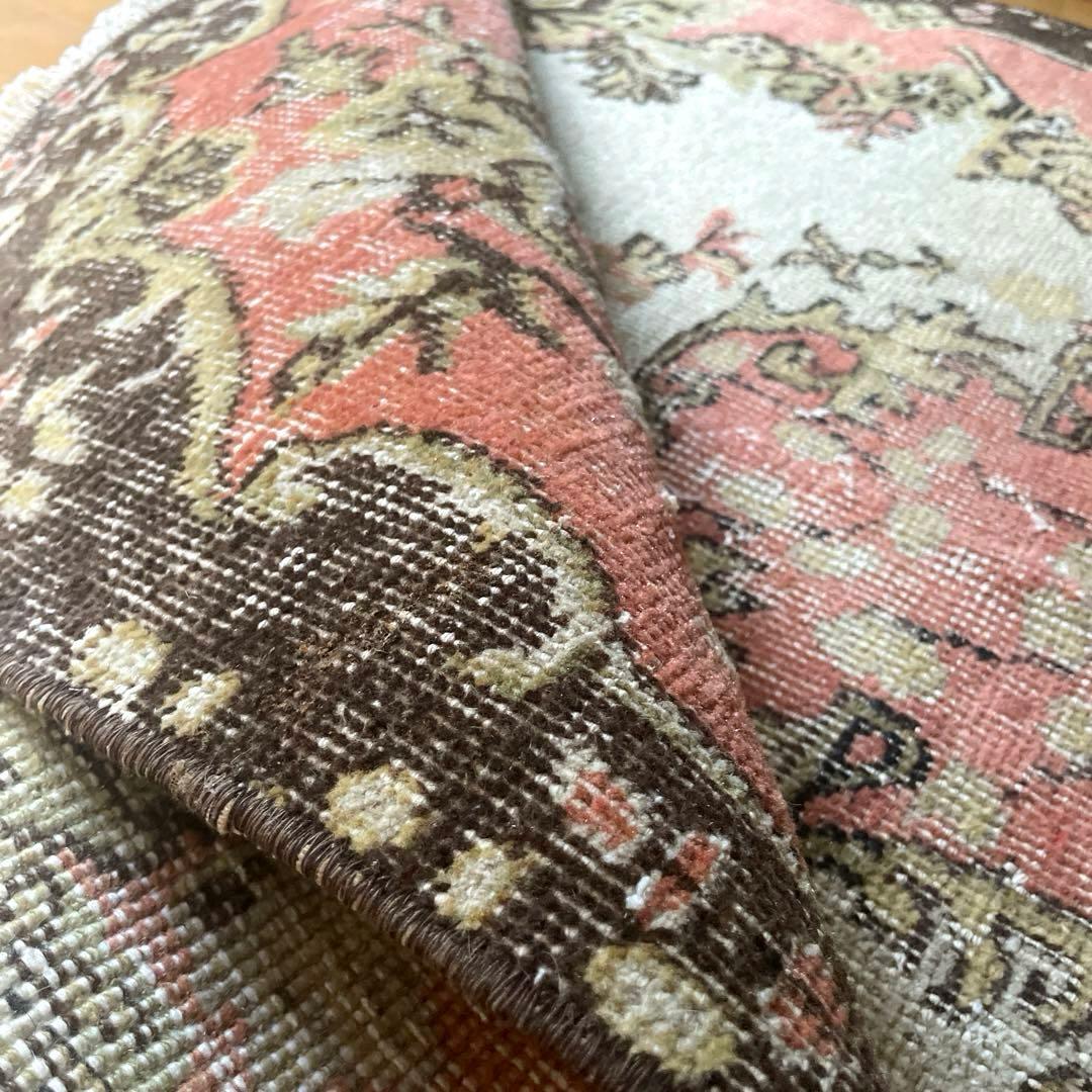 111×203くすみサーモンピンク　フローラルメダリオン　トルコヴィンテージラグ