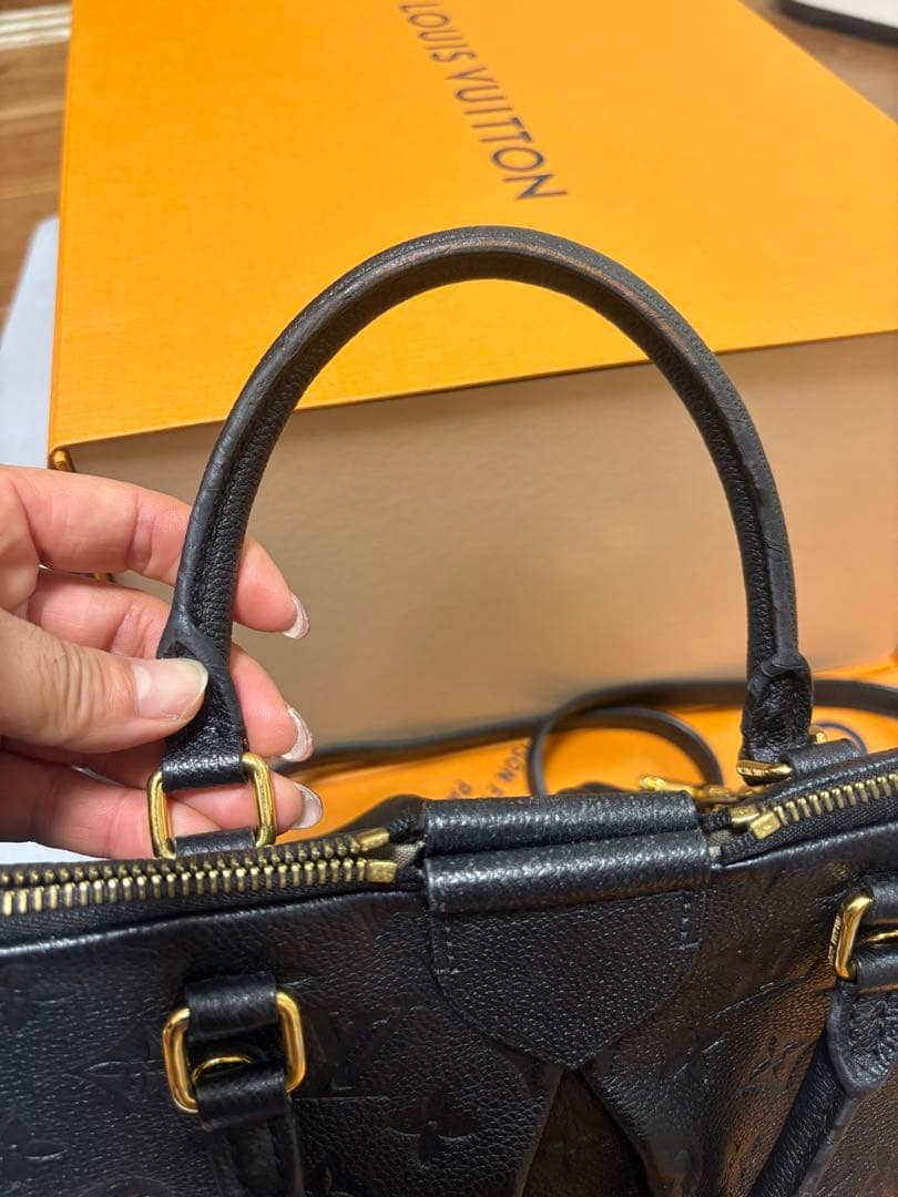 ルイ・ヴィトン ブラックレザーバッグ