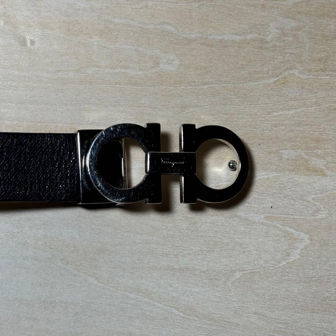 フェラガモ　リバーシブルレザーベルト　ブラック/アイボリー